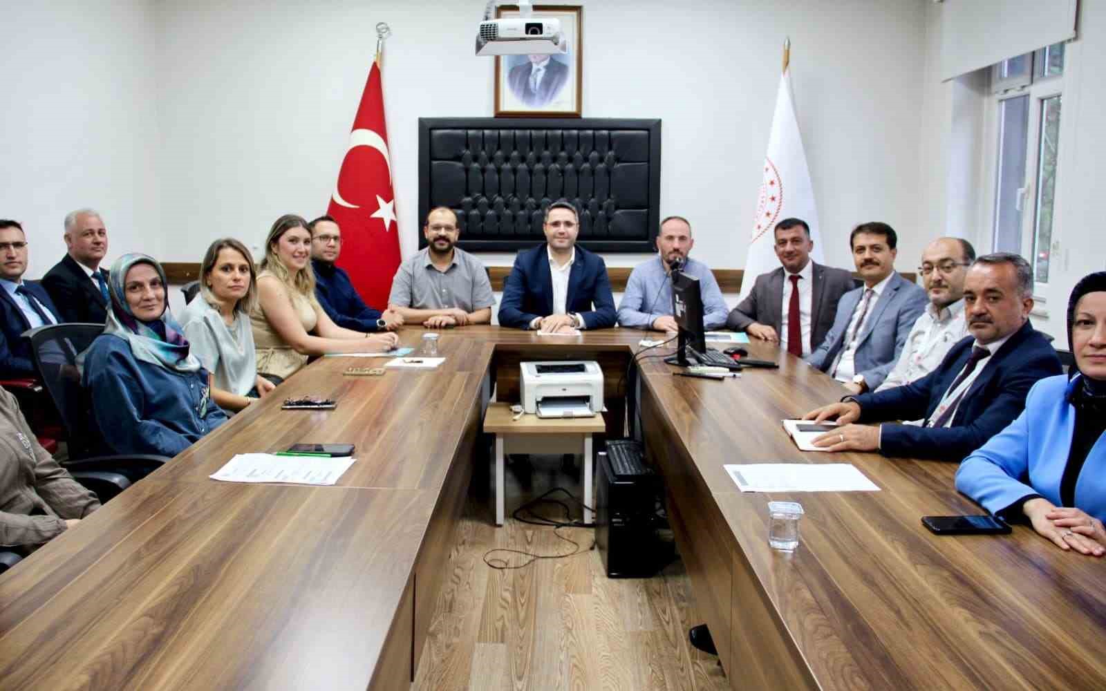 SAĞLIK BAKANLIĞI TARAFINDAN YÜRÜTÜLEN 'SAĞLIK TESİSLERİNİN DEĞERLENDİRİLMESİ VE GELİŞTİRİLMESİNE DAİR YÖNERGE' KAPSAMINDA, MERKEZİ İL DEĞERLENDİRME EKİBİ TARAFINDAN KAYSERİ DEVLET HASTANESİ'NDE SAĞLIK TESİSİ DEĞERLENDİRME STANDARTLARI (SDS) MERKEZİ İL DEĞERLENDİRMESİ GERÇEKLEŞTİRİLDİ.
