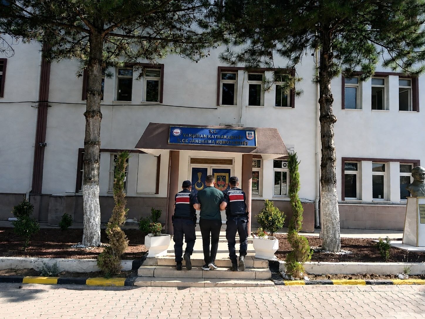"BİLİŞİM SİSTEMLERİNİN KULLANILMASI SURETİYLE HIRSIZLIK" SUÇUNDAN 8 YIL 2 AY 15 GÜN KESİNLEŞMİŞ HAPİS CEZASI BULUNAN H.K.