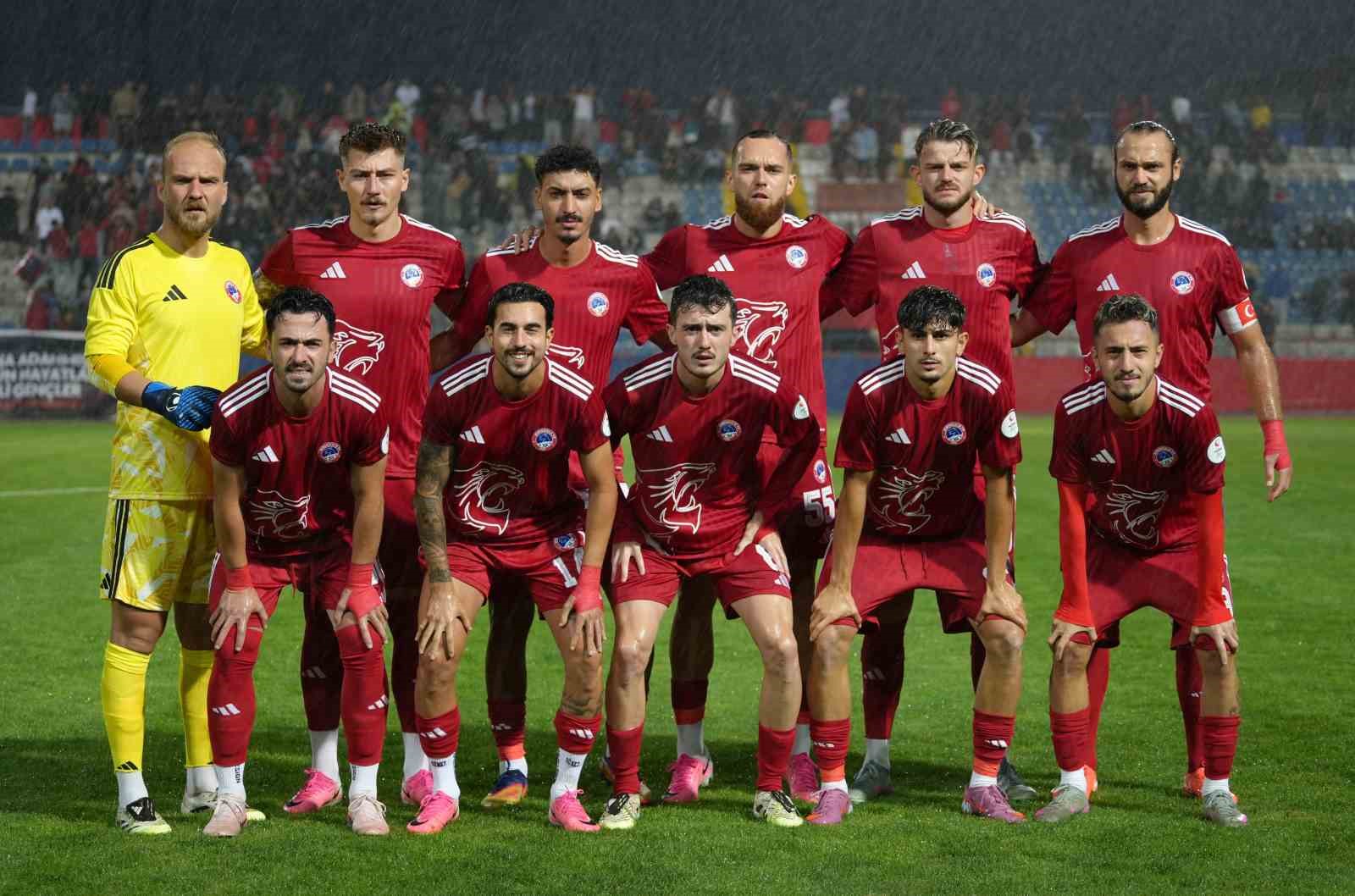 ZİRAAT TÜRKİYE KUPASI 1. ELEME TURU'NDA KIRIKKALE FK, SAHASINDA KARŞILAŞTIĞI EJDEROĞLU KIRŞEHİR FUTBOL SPOR KULÜBÜ'NE 3-0 MAĞLUP OLARAK KUPAYA VEDA ETTİ.