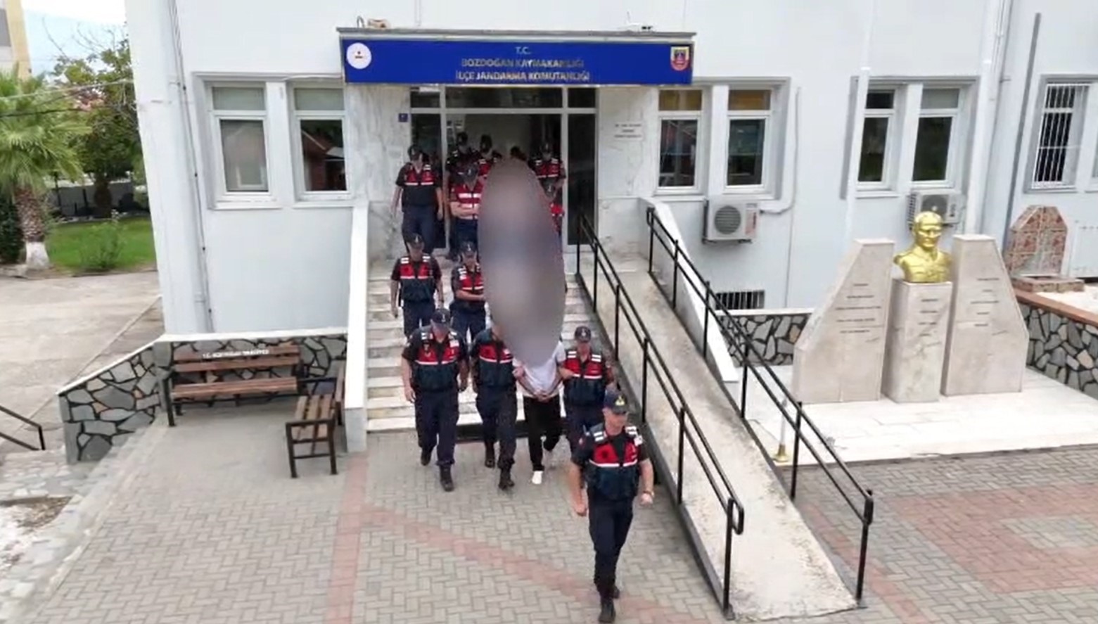 AYDIN’IN BOZDOĞAN İLÇESİNDE VATANDAŞLARDAN ZEYTİNYAĞI, KURUYEMİŞ VE HAYVAN ALIMI YAPARAK İLK ALIŞVERİŞLERDE ÖDEMELERİ EKSİKSİZ GERÇEKLEŞTİRDİKTEN SONRA GÜVEN KAZANDIKLARI, SONRAKİ ALIMLARDA İSE ÇEŞİTLİ BAHANELERLE ÖDEME YAPMADIKLARI TESPİT EDİLEN 6 ŞÜPHELİ, AYDIN, MANİSA VE DENİZLİ’DE DÜZENLENEN OPE