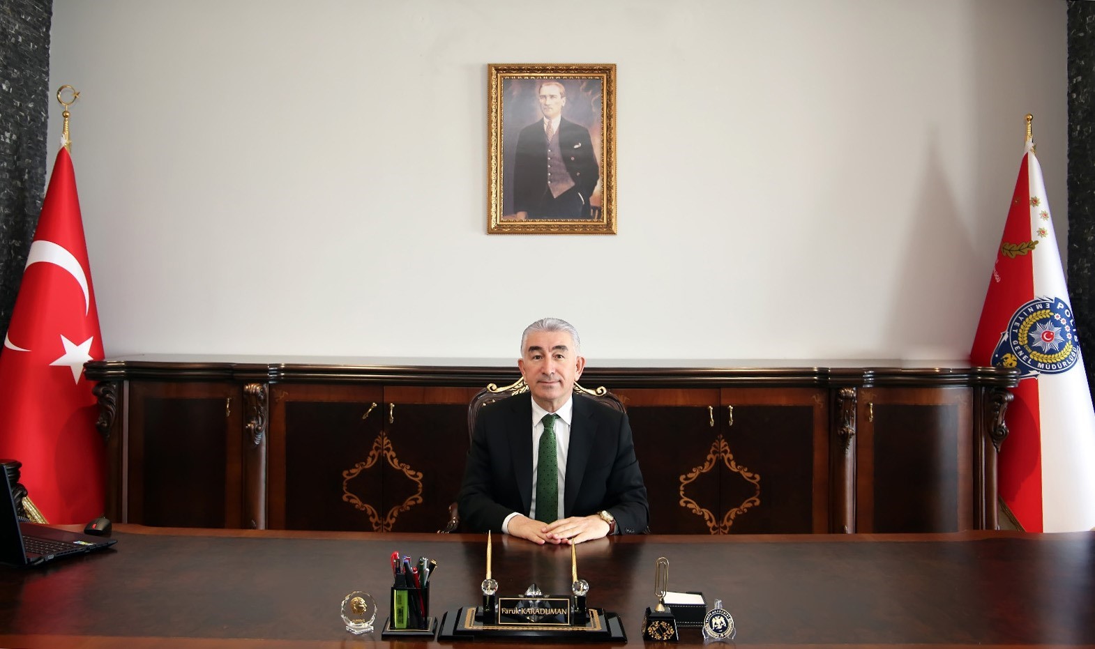 AYDIN İL EMNİYET MÜDÜRLÜĞÜ’NDE GÖREV DEĞİŞİKLİĞİ YAŞANDI. CUMHURBAŞKANI RECEP TAYYİP ERDOĞAN’IN İMZASIYLA YAYIMLANAN ATAMA KARARI KAPSAMINDA, AYDIN İL EMNİYET MÜDÜRÜ ADNAN ARMAĞAN ERDOĞAN EMNİYET GENEL MÜDÜRLÜĞÜ EMRİNE ALINIRKEN, KOCAELİ İL EMNİYET MÜDÜRÜ FARUK KARADUMAN AYDIN’A ATANDI.