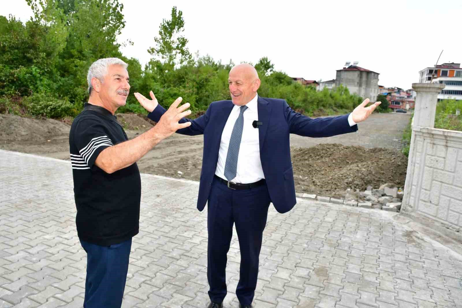 FENK MAHALLESİ’NDEKİ ALTYAPI VE ÜSTYAPI ÇALIŞMALARINI YERİNDE İNCELEYEN TERME BELEDİYE BAŞKANI ŞENOL KUL, “SADECE YOL YAPMIYORUZ; ALTYAPISIYLA, DOĞALGAZIYLA, ELEKTRİĞİYLE FENK MAHALLEMİZİ GELECEĞE HAZIRLIYORUZ” DEDİ.