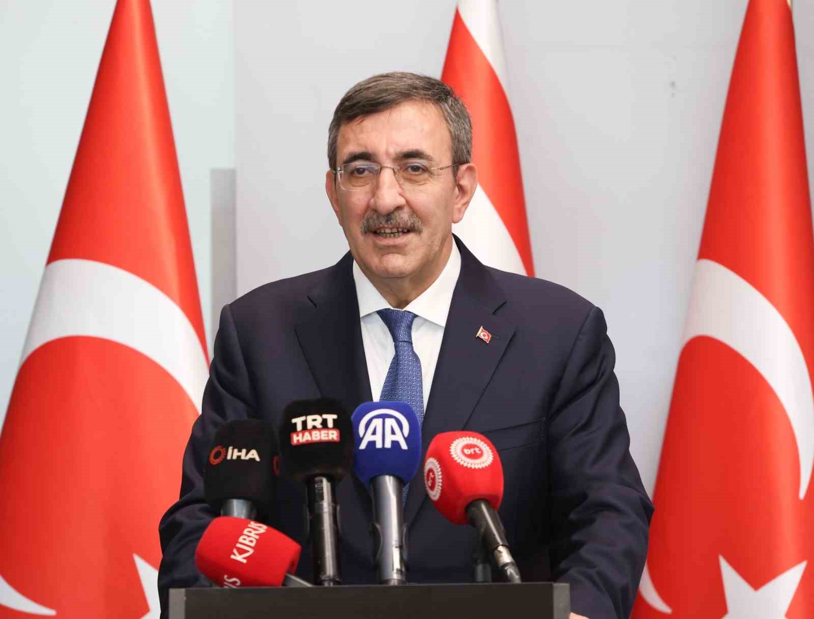 CUMHURBAŞKANI YARDIMCISI CEVDET YILMAZ, KUZEY KIBRIS TÜRK CUMHURİYETİ (KKTC) BAŞBAKANI ÜNAL ÜSTEL İLE DÜZENLEDİĞİ ORTAK BASIN TOPLANTISINDA, KONUŞTU.