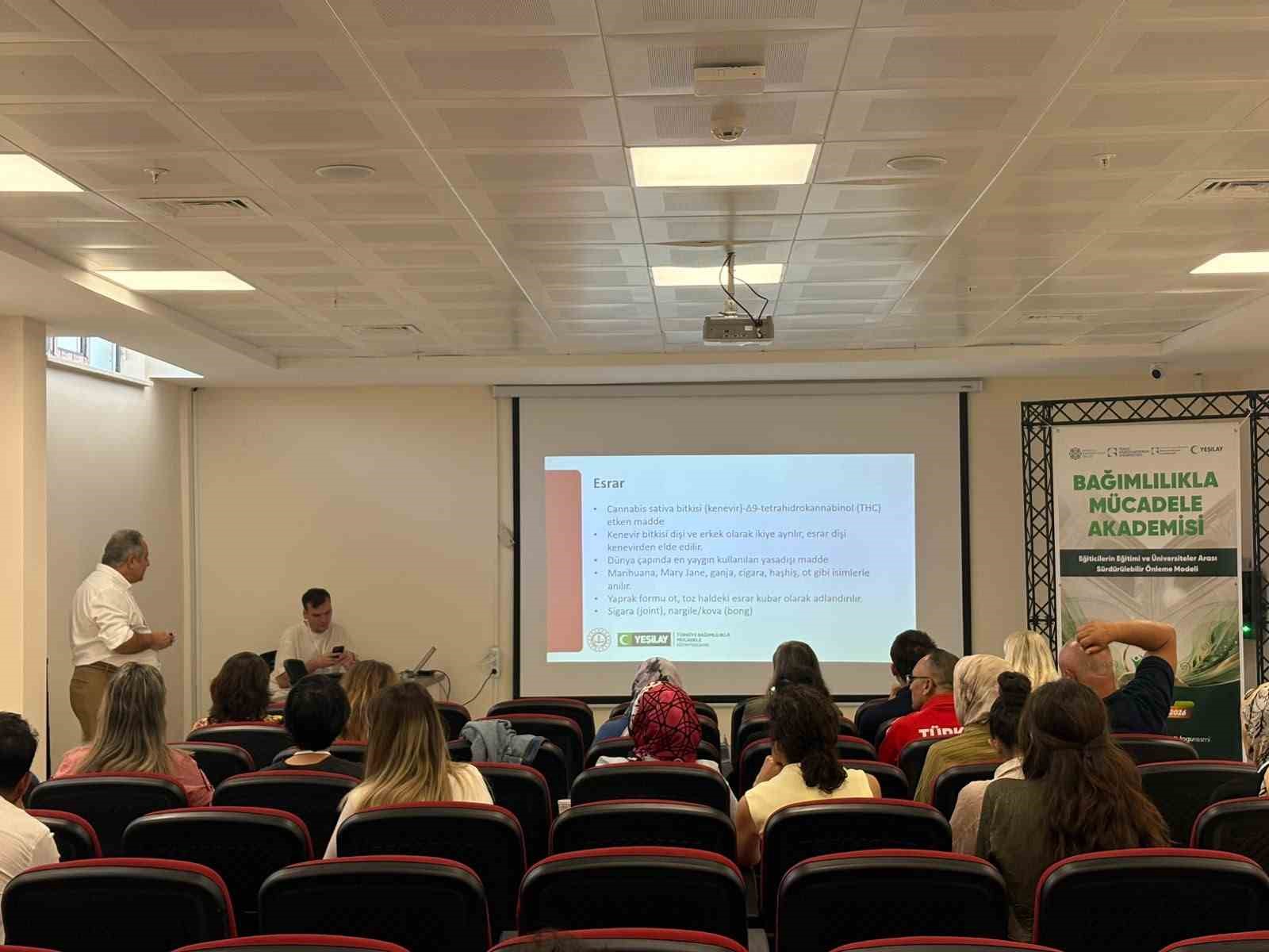 TOKAT GAZİOSMANPAŞA ÜNİVERSİTESİ (TOGÜ) KOORDİNASYONUNDA DÜZENLENEN BAĞIMLILIKLA MÜCADELE AKADEMİSİ’NDE, 21 ÜNİVERSİTEDEN AKADEMİSYEN VE UZMANLARA BAĞIMLILIĞIN ÖNLENMESİNE YÖNELİK EĞİTİM VERİLDİ.