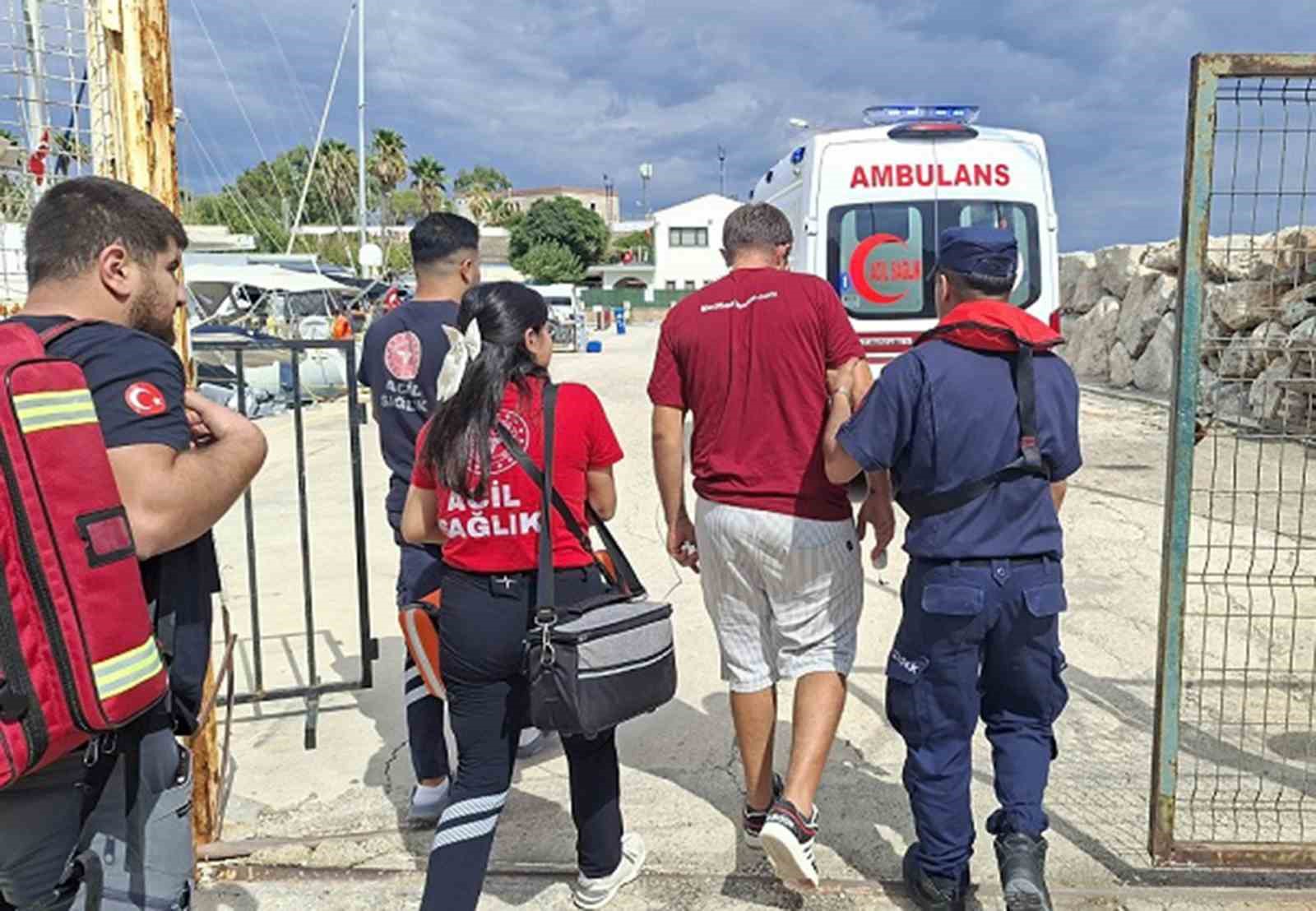 MUĞLA’NIN DATÇA İLÇESİ AÇIKLARINDA SEYREDEN GEZİ TEKNESİNDE RAHATSIZLANAN VATANDAŞ SAHİL GÜVENLİK EKİPLERİ TARAFINDAN TIBBİ TAHLİYESİ GERÇEKLEŞTİRİLDİ.