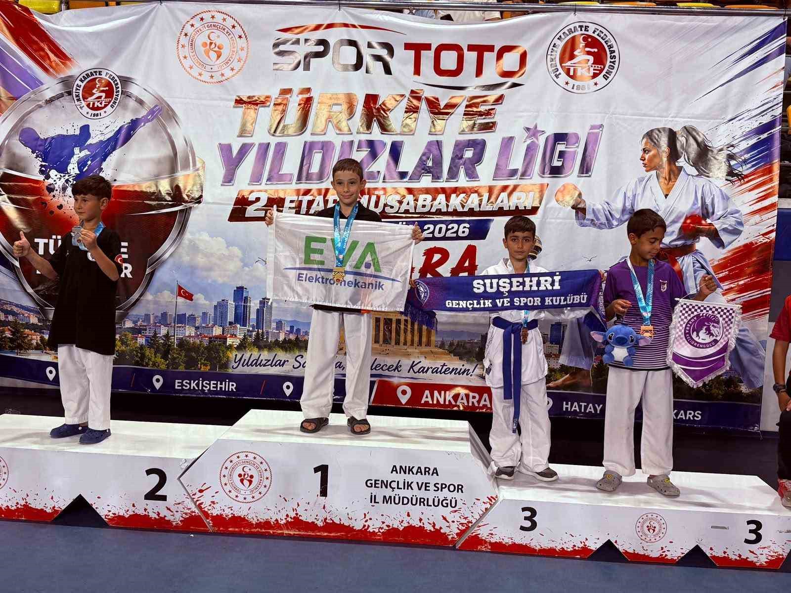 TÜRKİYE KARATE FEDERASYONU SPORTOTO TÜRKİYE YILDIZLAR KARATE LİGİ 2. ETABI’NDA MÜCADELE EDEN SİVASLI SPORCULAR, ANKARA’DA 2 ALTIN, 1 GÜMÜŞ VE 3 BRONZ OLMAK ÜZERE TOPLAM 6 MADALYA KAZANARAK ÖNEMLİ BİR BAŞARIYA İMZA ATTI.