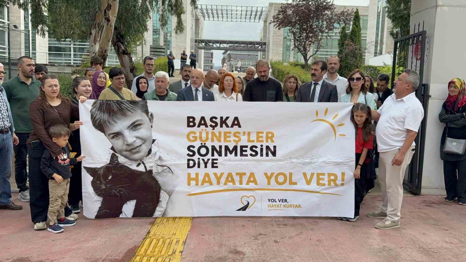 SAMSUN'DA BİSİKLETİYLE YAYA GEÇİDİNDEN GEÇERKEN OTOMOBİLİN ÇARPMASI SONUCU HAYATINI KAYBEDEN 12 YAŞINDAKİ GÜNEŞ UÇAK'IN ÖLÜMÜNE İLİŞKİN YARGILANAN SÜRÜCÜ 1 YIL 8 AY HAPİS CEZASINA ÇARPTIRILARAK CEZASI ERTELENDİ.
