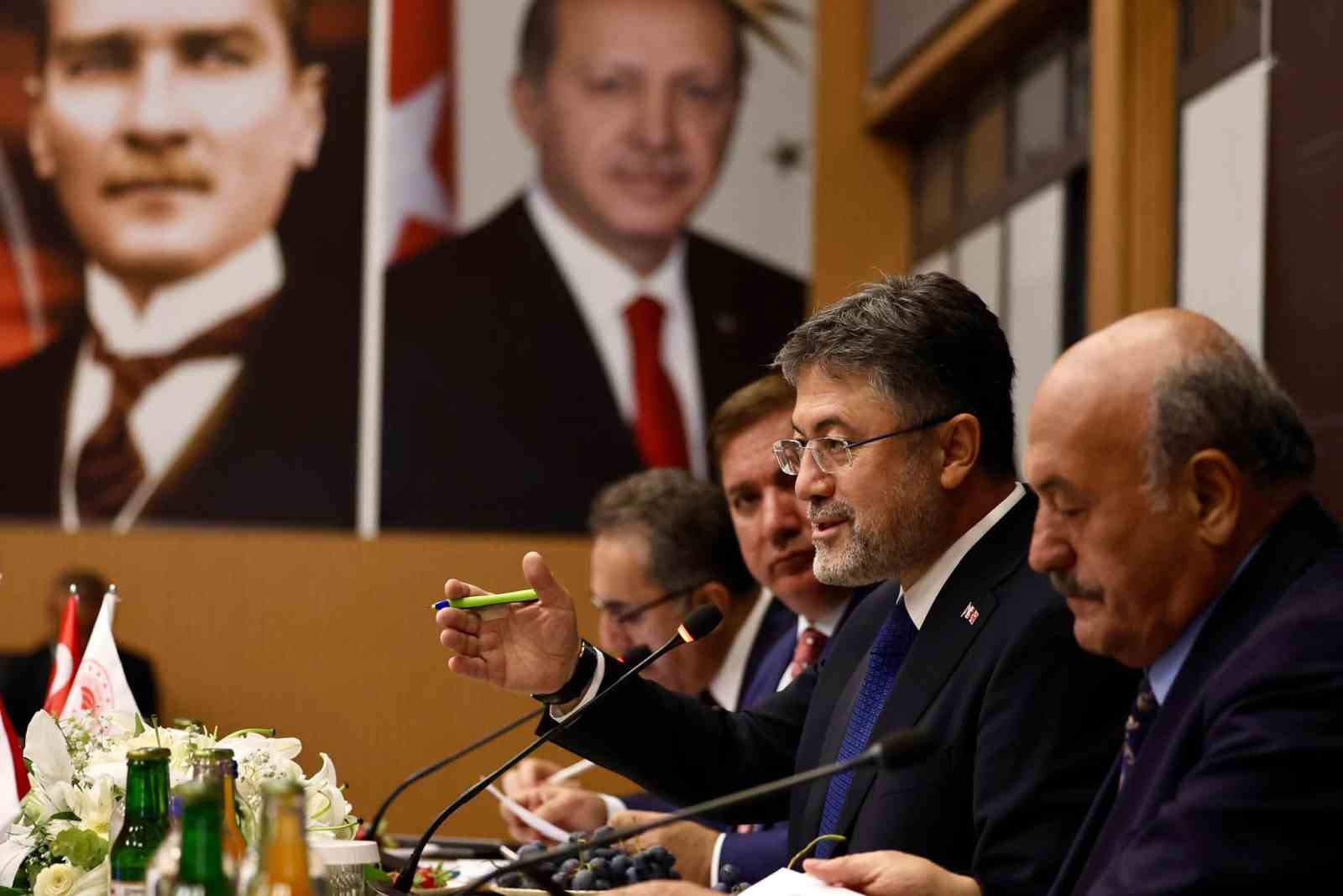 TARIM VE ORMAN BAKANI YUMAKLI ERZİNCAN’DA ÇEŞİTLİ TEMASLARDA BULUNDU