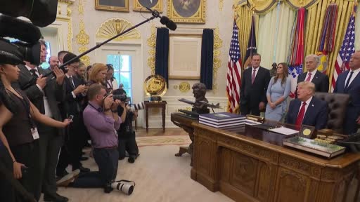 ABD Başkanı Donald Trump, Çin ile ilişkilere ilişkin olarak, "Çin, ABD’ye karşı casusluk faaliyeti yürütüyor diyorlar. Belki yapıyorlardır ama biz de Çin’e karşı casusluk faaliyeti yürütüyoruz" dedi.