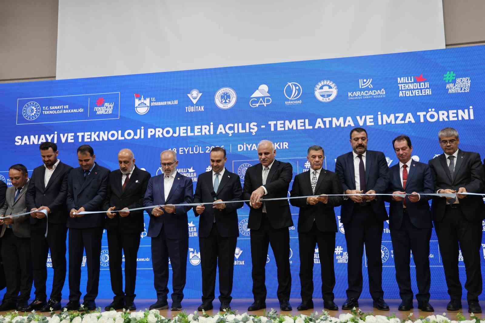 SANAYİ VE TEKNOLOJİ BAKANI MEHMET FATİH KACIR, DİYARBAKIR ORGANİZE SANAYİ BÖLGESİNDE SANAYİ VE TEKNOLOJİ PROJELERİ AÇILIŞ-TEMEL ATMA VE İMZA TÖRENİNE KATILDI.