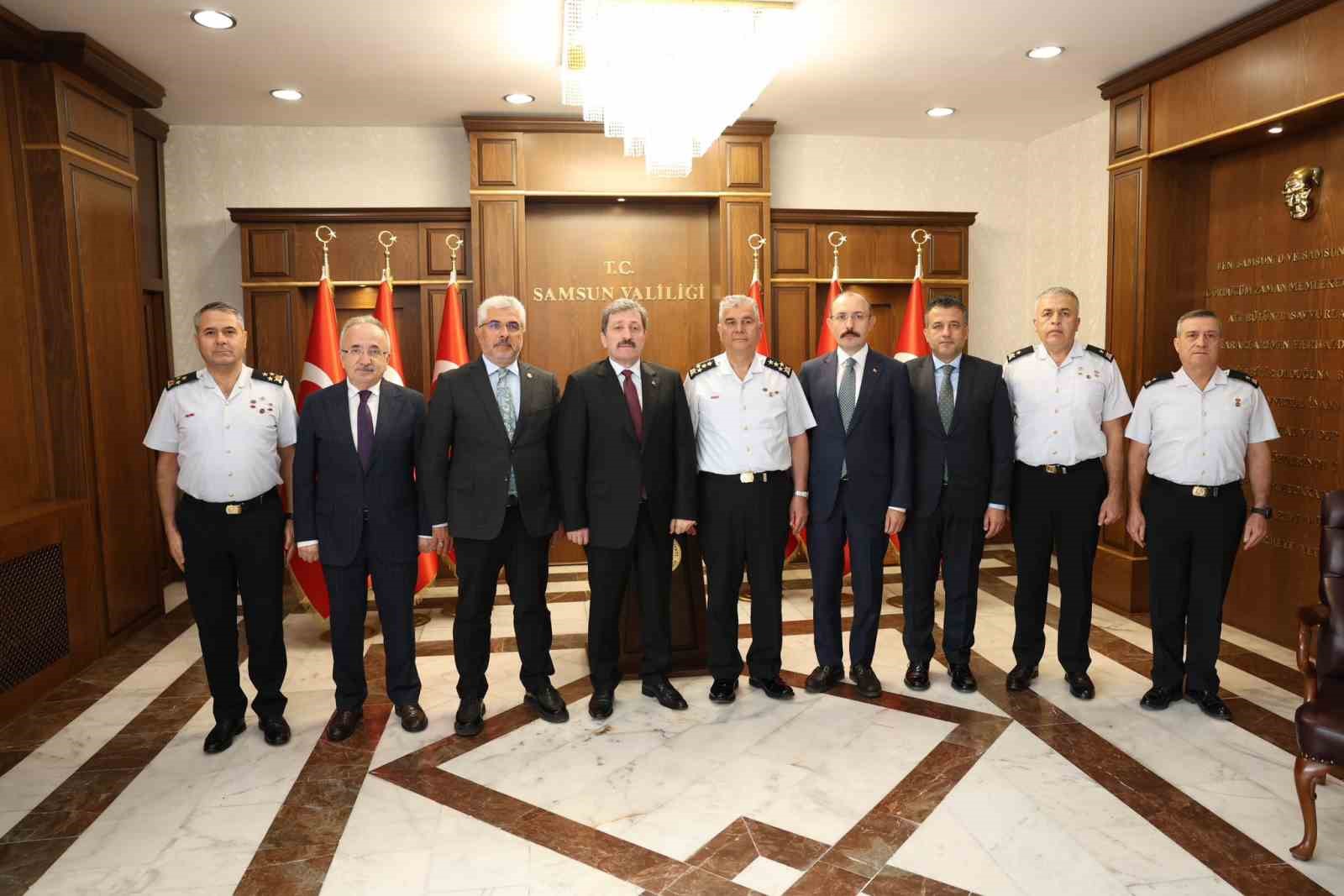JANDARMA GENEL KOMUTANI ORGENERAL ALİ ÇARDAKCI VE TBMM PLAN VE BÜTÇE KOMİSYONU BAŞKANI VE SAMSUN MİLLETVEKİLİ MEHMET MUŞ, BERABERİNDEKİ HEYETLE SAMSUN VALİSİ ORHAN TAVLI’YI ZİYARET ETTİ. HEYET, KENTTE HAYATA GEÇİRİLEN ÖNEMLİ PROJELERİ YERİNDE İNCELEDİ.