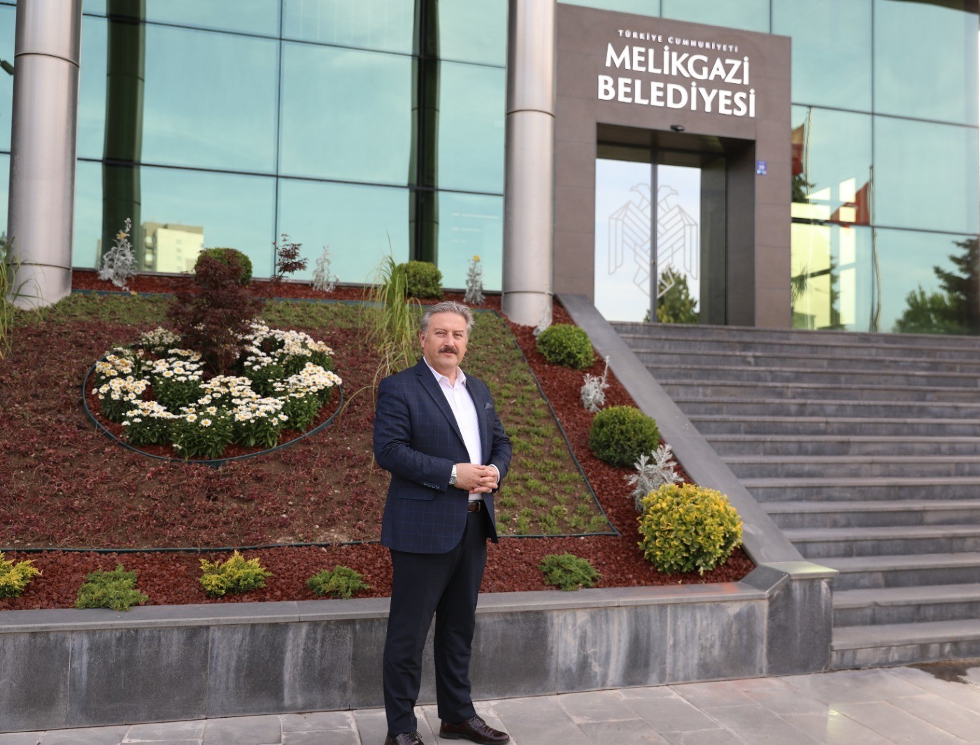 MELİKGAZİ BELEDİYE BAŞKANI DOÇ. DR. MUSTAFA PALANCIOĞLU, DAİRE TESLİMLERİ İÇİN HEYECANLI OLDUKLARINI SÖYLEDİ.