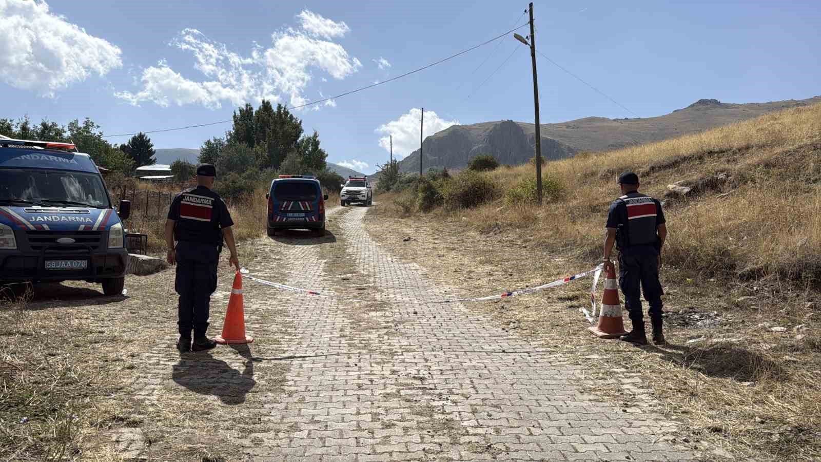 SİVAS'IN DİVRİĞİ İLÇESİNDE 7 GÜNDÜR KAYIP OLAN 11 AYLIK BÜŞRA BEBEĞE DAİR HERHANGİ BİR İZE RASTLANILAMADI.