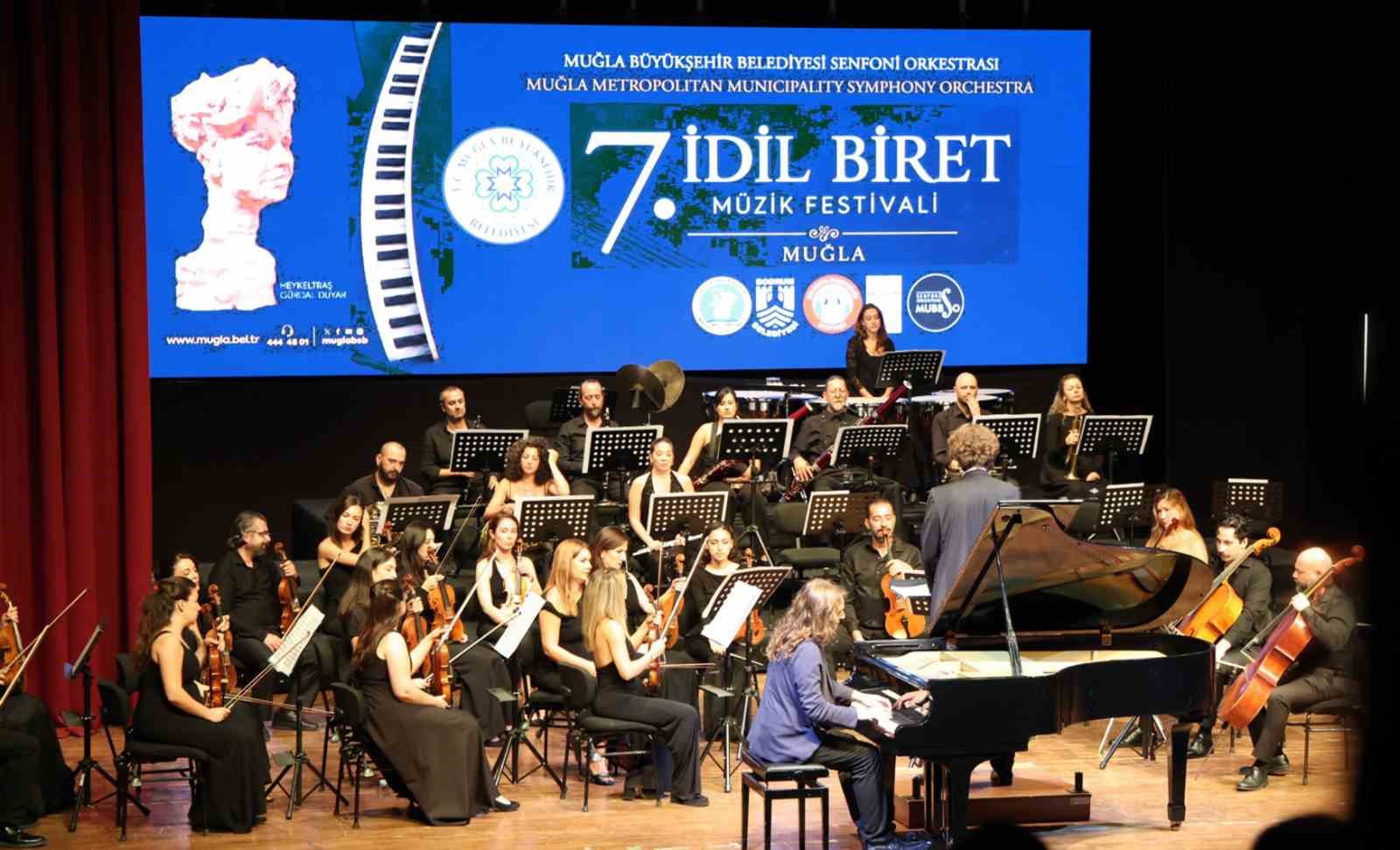 MUĞLA BÜYÜKŞEHİR BELEDİYESİ SENFONİ ORKESTRASI ÖNCÜLÜĞÜNDE BU YIL 7’NCİSİ DÜZENLENEN İDİL BİRET FESTİVALİ, DÖRT GÜN BOYUNCA KLASİK MÜZİĞİN SEÇKİN ESERLERİNİ MUĞLA’NIN FARKLI İLÇELERİNDE SANATSEVERLERLE BULUŞTURDU.