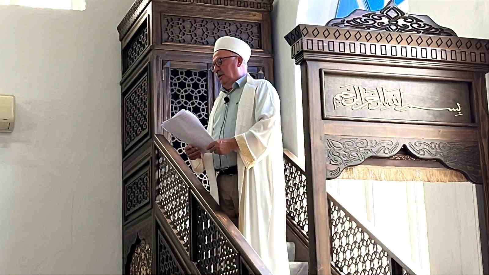 SİNOP’TA 44 YILLIK İMAMLIK GÖREVİNİ TAMAMLAYAN KAMİL BİNAL, EMEKLİYE AYRILDI. BİNAL, SON CUMA HUTBESİNDE YAPTIĞI DUYGUSAL KONUŞMAYLA CEMAATİNDEN HELALLİK İSTEDİ.