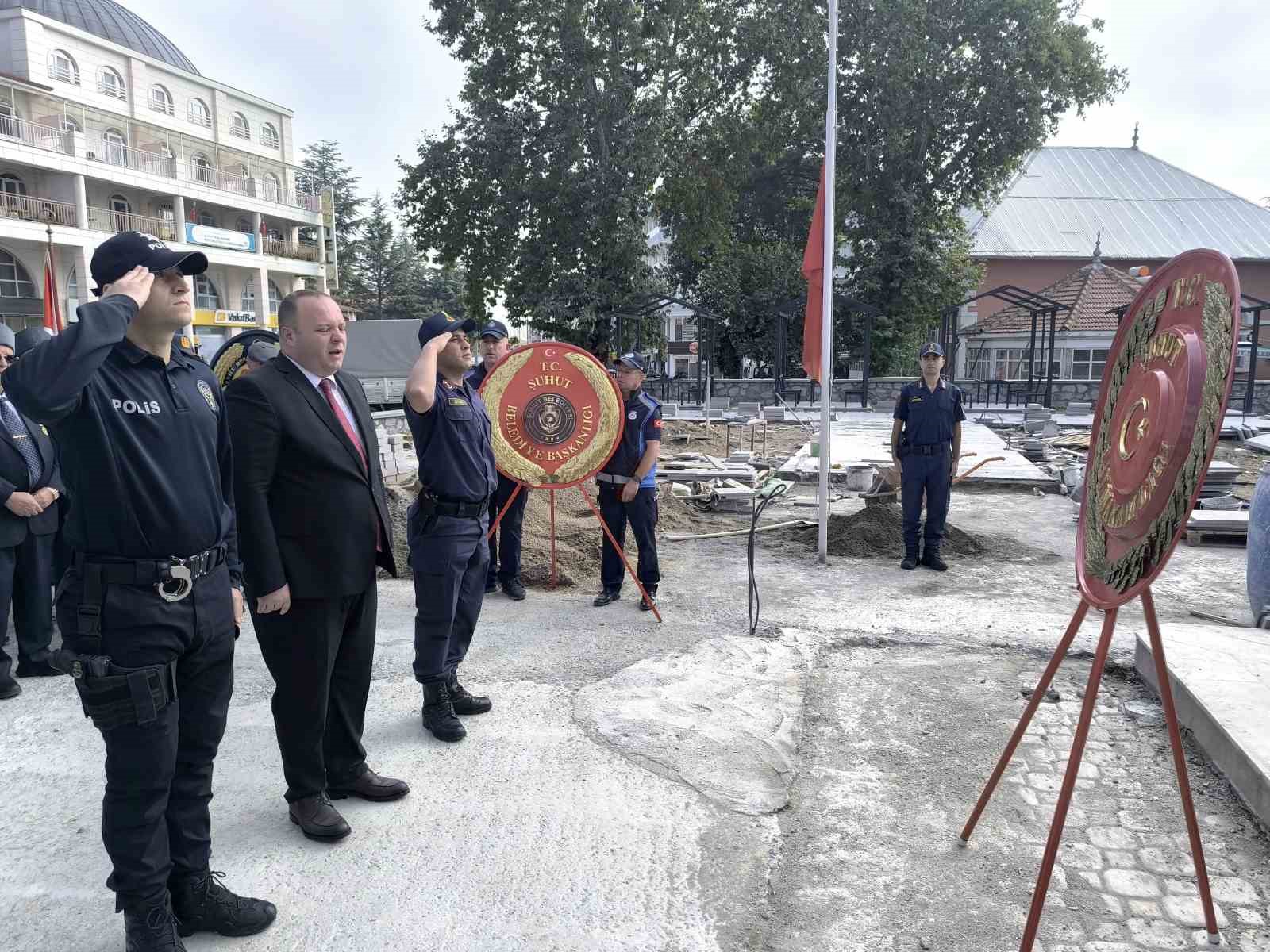 AFYONKARAHİSAR’IN ŞUHUT İLÇESİNDE 19 EYLÜL GAZİLER GÜNÜ, İLÇE PROTOKOLÜ, GAZİLER VE VATANDAŞLARIN KATILIMIYLA DÜZENLENEN TÖRENLE KUTLANDI.