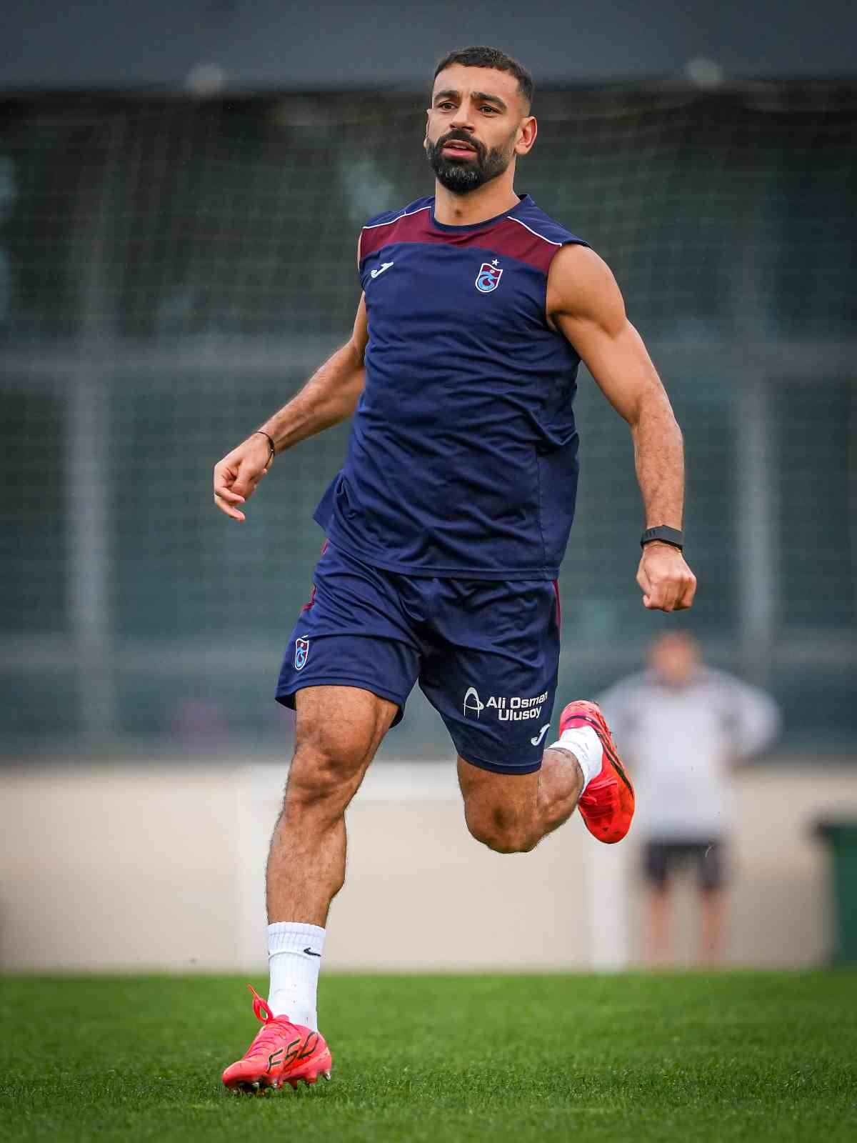 TRABZONSPOR'UN MISIRLI FUTBOLCUSU MUHAMMED SALAH, BORDO-MAVİLİLERİN TRENDYOL SÜPER LİG'DE KAYDETTİĞİ 9 GOLÜN 5'İNE KATKI VERDİ.