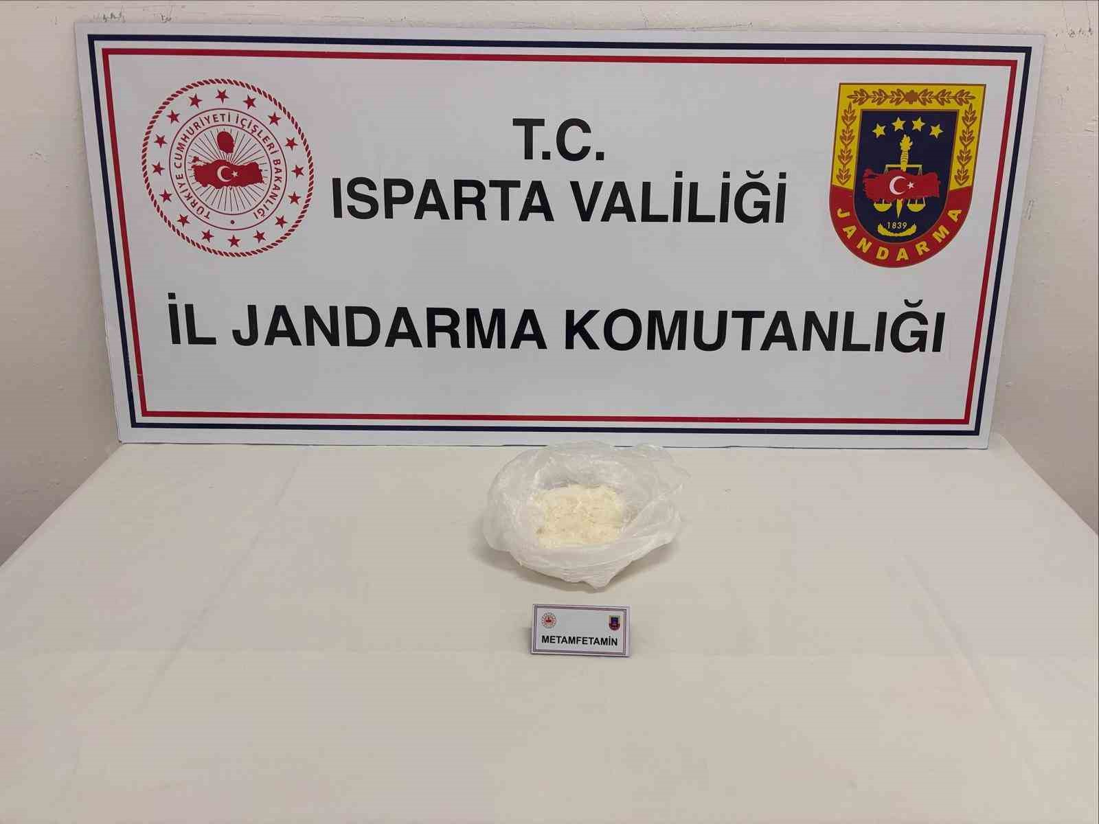 ISPARTA'NIN GÖNEN İLÇESİNDE DÜZENLENEN UYUŞTURUCU OPERASYONUNDA 300 GRAM METAMFETAMİN ELE GEÇİRİLDİ.