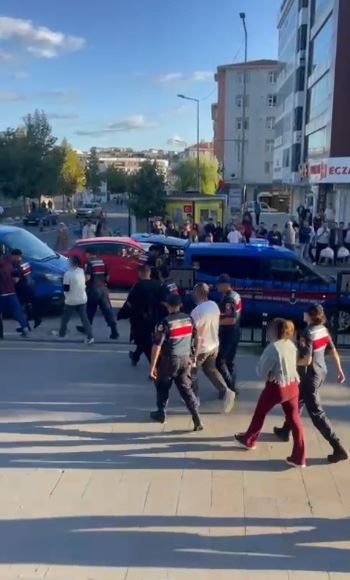 TEKİRDAĞ VE İSTANBUL'DA YASA DIŞI BAHİS FAALİYETLERİNE YÖNELİK DÜZENLENEN OPERASYONDA GÖZALTINA ALINAN 14 ŞÜPHELİDEN 12'Sİ TUTUKLANDI.
