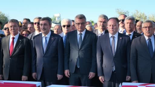 KKTC’de 1974’te Muratağa, Atlılar ve Sandallar’da yaşanan saldırılarda hayatını kaybeden ve Kayıp Şahıslar Komitesi’nin çalışmaları sonucu kimlikleri tespit edilen 15 Kıbrıslı Türk şehit, 52 yıl sonra Atlılar Şehitliği’nde düzenlenen devlet töreniyle toprağa verildi.
