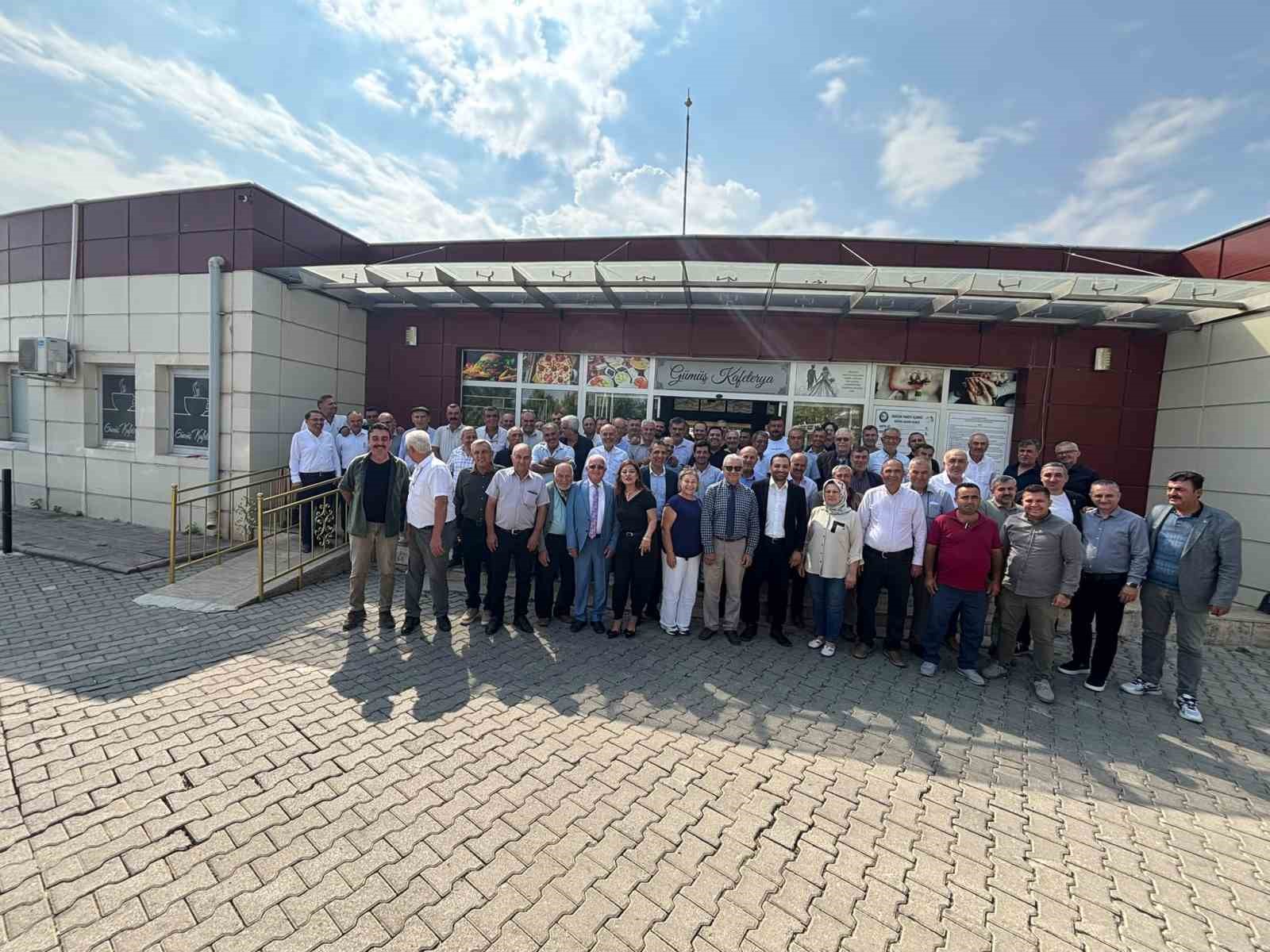 MANİSA'NIN SALİHLİ VE KÖPRÜBAŞI İLÇELERİNDE MUHTARLARLA BİR ARAYA GELEN GDZ ELEKTRİK, BÖLGEDE DEVAM EDEN BAKIM, YATIRIM VE OPERASYON ÇALIŞMALARI HAKKINDA BİLGİ PAYLAŞIMINDA BULUNULDU.