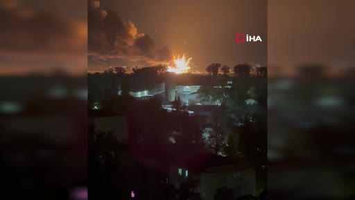 Ukrayna güçlerinin, Rusya'nın Yaroslavl bölgesinde bulunan petrol rafinerisine insansız hava aracıyla (İHA) düzenlediği saldırının ardından yangın çıktı.