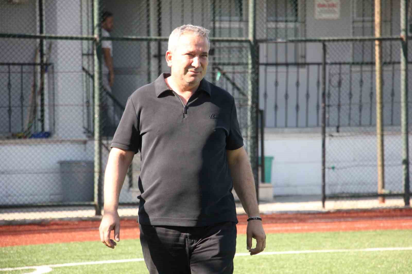 FF NESİNE 3. LİG 2. GRUPTA MÜCADELE EDEN DENİZLİ İDMAN YURDU 1959’DA KURUCU BAŞKAN VE DENETİM KURULU ÜYESİ İBRAHİM GÜREL’İN İSTİFA ÇAĞRISI KARŞILIK BULDU. İSTİŞARE KURULU İLE YÖNETİM ARASINDA YAPILAN TOPLANTIDAN MEVCUT YÖNETİMİN İSTİFASI YÖNÜNDE TAVSİYE KARARI ALINDIĞI İDDİA EDİLDİ.