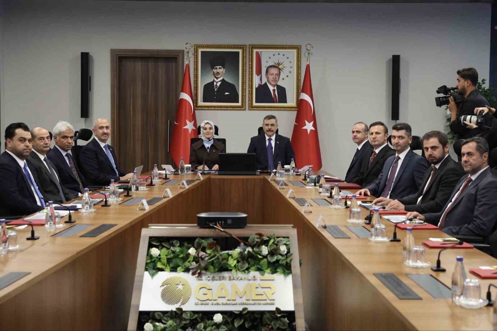 AİLE VE SOSYAL HİZMETLER BAKANI MAHİNUR ÖZDEMİR GÖKTAŞ VE  İÇİŞLERİ BAKANI MUSTAFA ÇİFTÇİ, 81 İLİN VALİLERİYLE VİDEO KONFERANS TOPLANTISI GERÇEKLEŞTİRDİ.