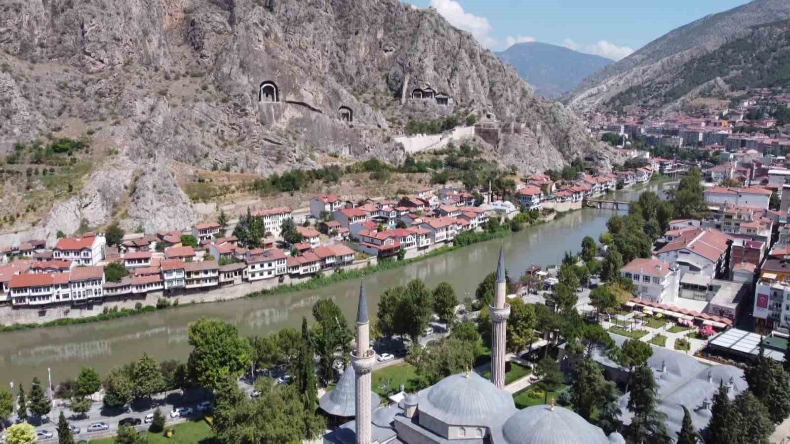 AMASYA’DA KONUT SATIŞLARI 2026 YILI AĞUSTOS AYINDA GEÇEN YILIN AYNI DÖNEMİNE GÖRE ARTARAK 681 OLARAK GERÇEKLEŞTİ. SATIŞLARIN 310’U İLK EL, 371’İ İSE İKİNCİ EL KONUTLARDAN OLUŞTU.