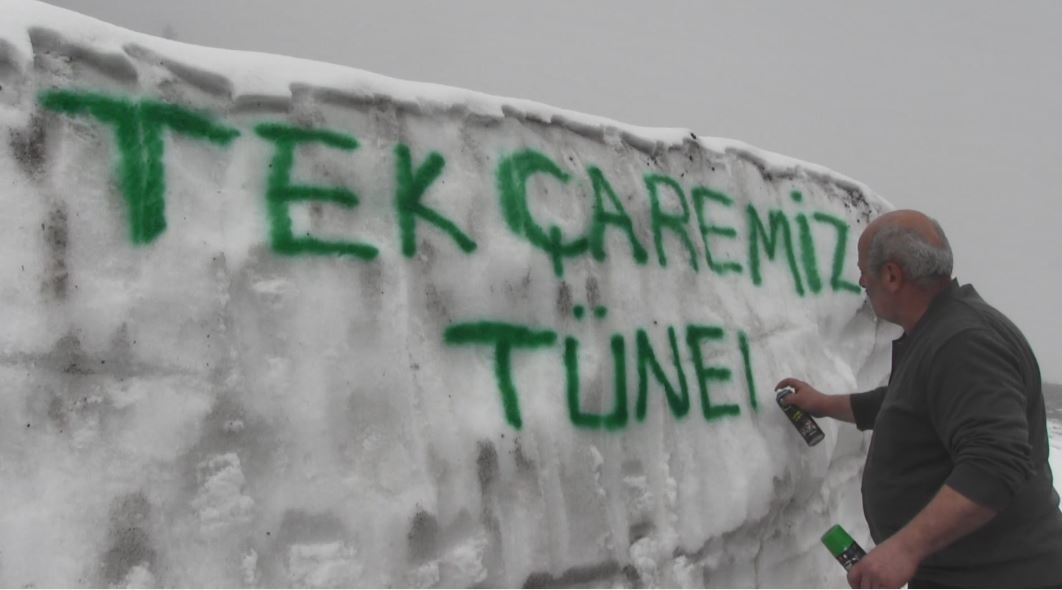 ARTVİN’İN BORÇKA İLÇESİNDE KIŞ AYLARINDA KAR KALINLIĞININ YER YER 4 METREYE ULAŞTIĞI MACAHEL BÖLGESİNİN YILLARDIR BEKLEDİĞİ 2 BİN 150 METRE UZUNLUĞUNDAKİ TÜNEL PROJESİNİN YAPIM İHALESİ ÖNÜMÜZDEKİ HAFTA GERÇEKLEŞTİRİLECEK.