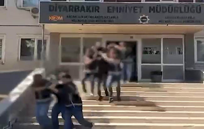 DİYARBAKIR’DA ‘DALTONLAR’ SUÇ ÖRGÜTÜNE YÖNELİK DÜZENLENEN OPERASYONDA 8 KİŞİ TUTUKLANDI.