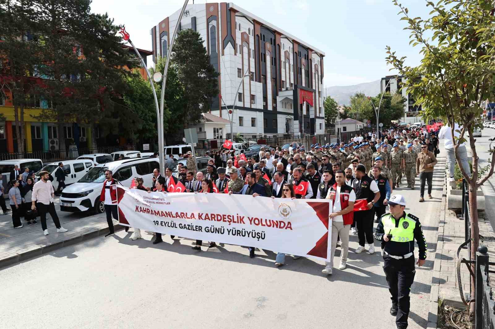 MUŞ’TA 19 EYLÜL GAZİLER GÜNÜ ETKİNLİKLERİ KAPSAMINDA YÜRÜYÜŞ GERÇEKLEŞTİRİLDİ.
