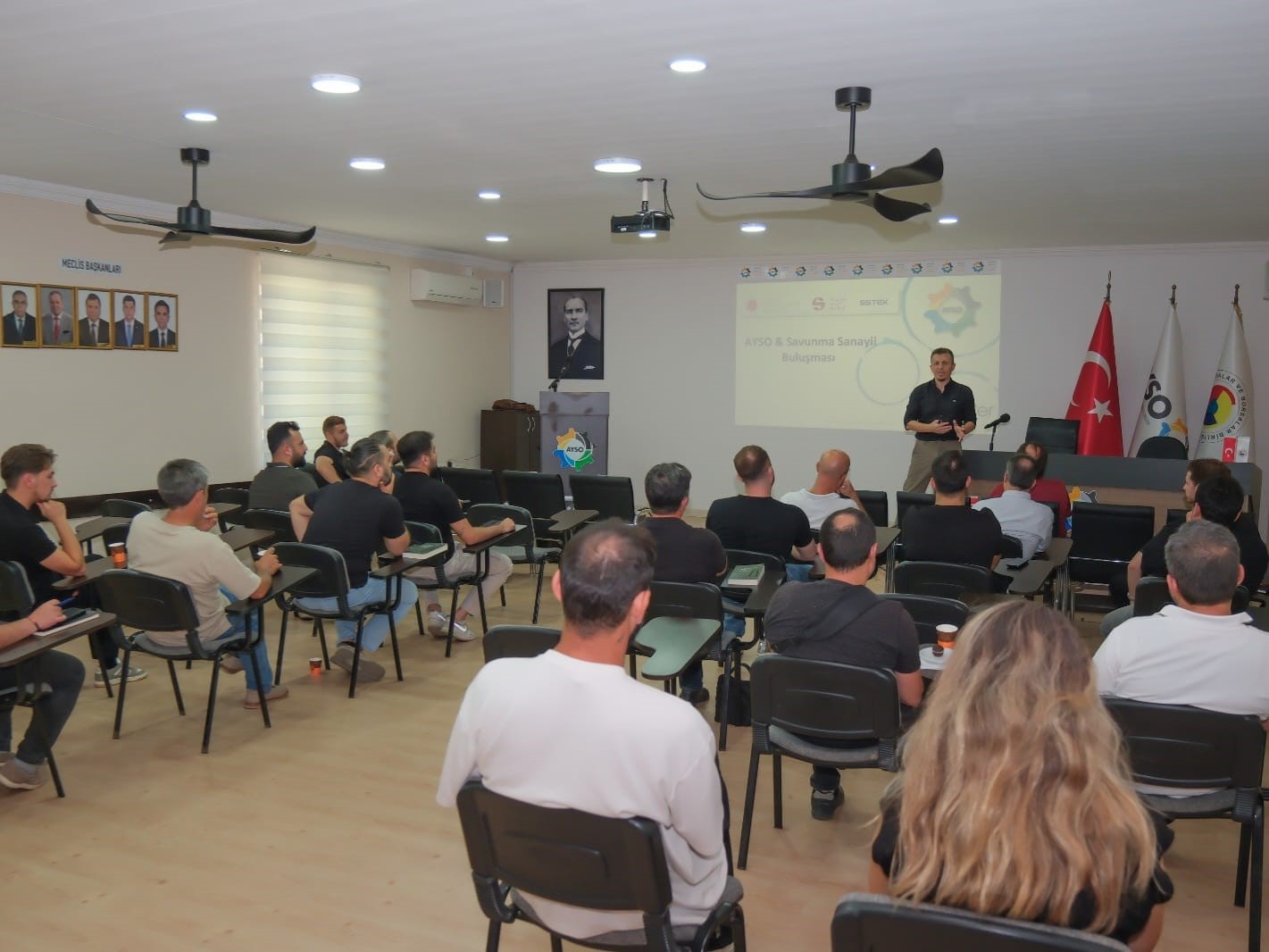 AYDIN SANAYİ ODASI (AYSO) BAŞKANI VE BAŞKAN ADAYI GÖKHAN MARAŞ, SAVUNMA SANAYİSİNE YÖNELİK VAAT ETTİĞİ PROJE ÇERÇEVESİNDE FİRMALARI, SEMİNERDE BULUŞTURARAK İLK ADIMI ATTI. OLDUKÇA VERİMLİ GEÇEN SEMİNERDE AYSO ÜYELERİ, SAVUNMA SANAYİSİNDEKİ ÜRETİM VE TEDARİK ZİNCİRİ KONUSUNDA GENİŞ KAPSAMLI BİLGİLER 