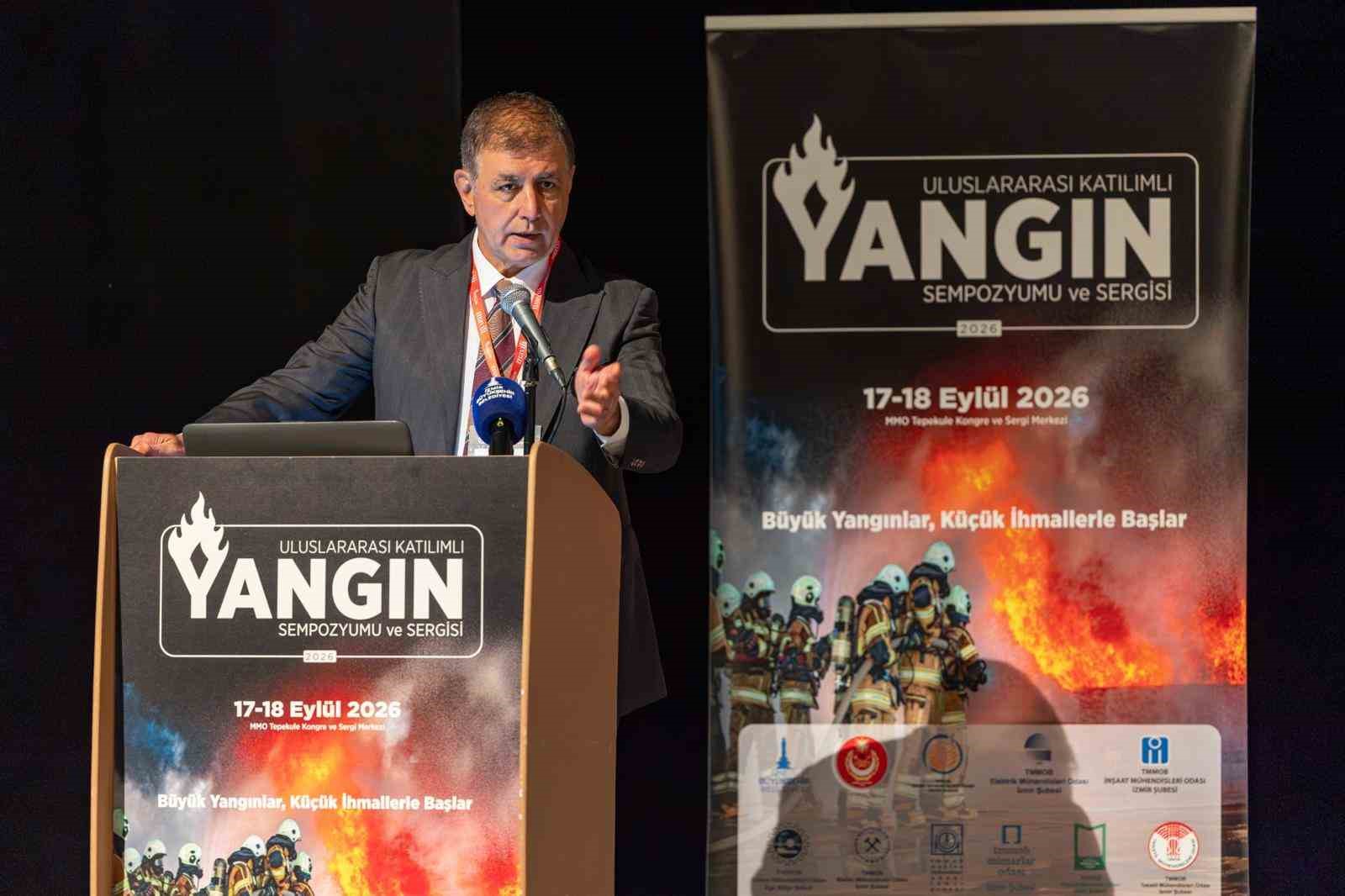İZMİR BÜYÜKŞEHİR BELEDİYE BAŞKANI DR. CEMİL TUGAY, "YANGININ ÇIKMAMASI İÇİN ÖNLEM ALMAK, YANGINI SÖNDÜRMEKTEN DAHA ÖNEMLİ. TEŞKİLATI YENİ PERSONEL VE LOJİSTİK İMKÂNLARLA GÜÇLENDİRMEYİ SÜRDÜRÜYORUZ" DEDİ.