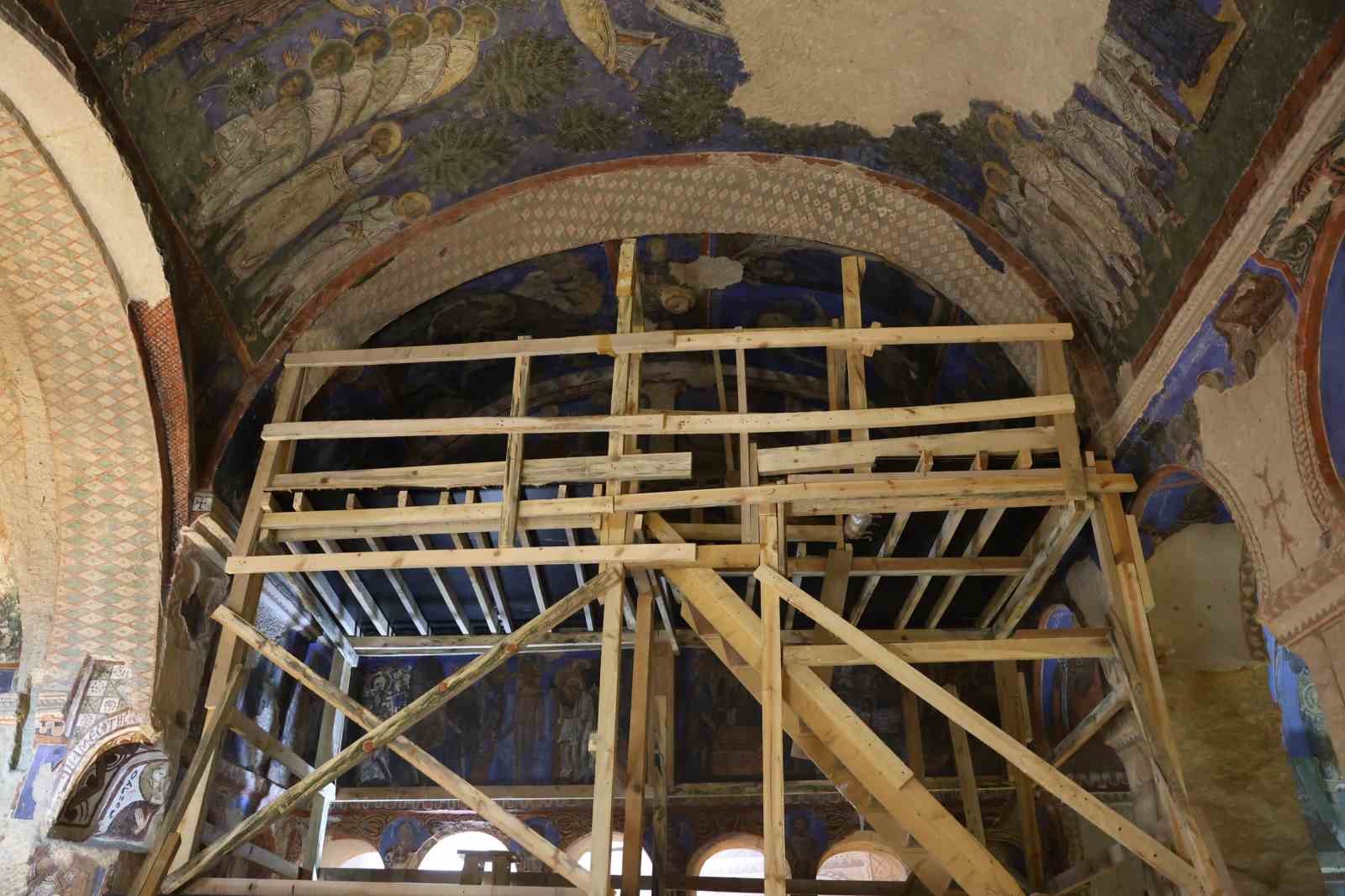 UNESCO DÜNYA KÜLTÜREL VE DOĞAL MİRASI LİSTESİ’NDE YER ALAN KAPADOKYA’DAKİ TARİHİ YAPILARIN İÇERİSİNDE BULUNAN DUVAR RESİMLERİNİN KORUNARAK GELECEK NESİLLERE AKTARILMASI AMACIYLA YÜRÜTÜLEN ÇALIŞMALAR DEVAM EDİYOR