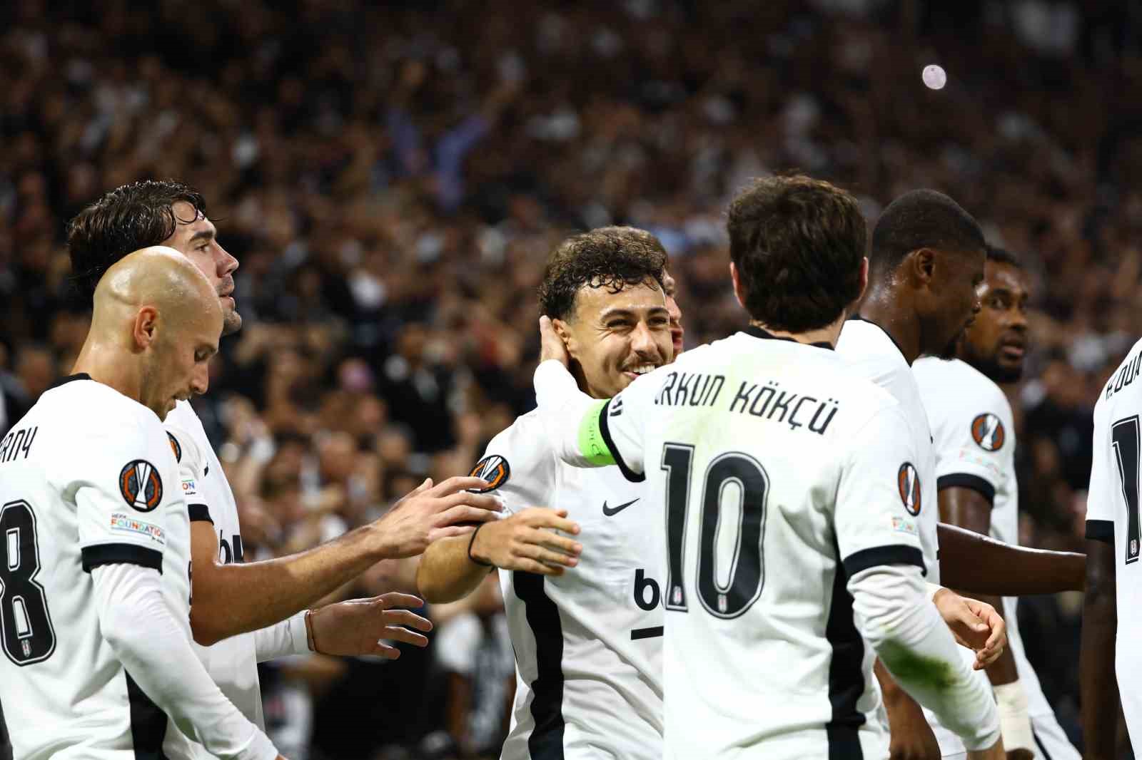 UEFA AVRUPA LİGİ'NİN İLK HAFTASINDA BEŞİKTAŞ, SAHASINDA FRANSIZ EKİBİ MARSİLYA İLE KARŞILAŞIYOR. MÜCADELENİN 15 DAKİKASI SİYAH-BEYAZLI EKİBİN 1-0 ÜSTÜNLÜĞÜ İLE GEÇİLDİ.