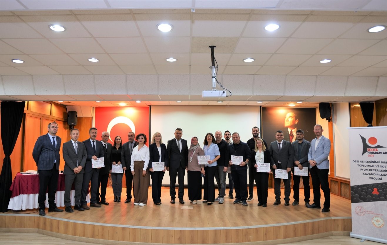 TÜBİTAK 4008 ÖZEL GEREKSİNİMLİ BİREYLERE YÖNELİK KAPSAYICI TOPLUM UYGULAMALARI DESTEK PROGRAMI KAPSAMINDA YÜRÜTÜLEN “ÖZEL GEREKSİNİMLİ BİREYLERE TOPLUMSAL VE SOSYAL UYUM BECERİLERİNİN KAZANDIRILMASI PROJESİ” KAPANIŞ PROGRAMIYLA TAMAMLANDI.