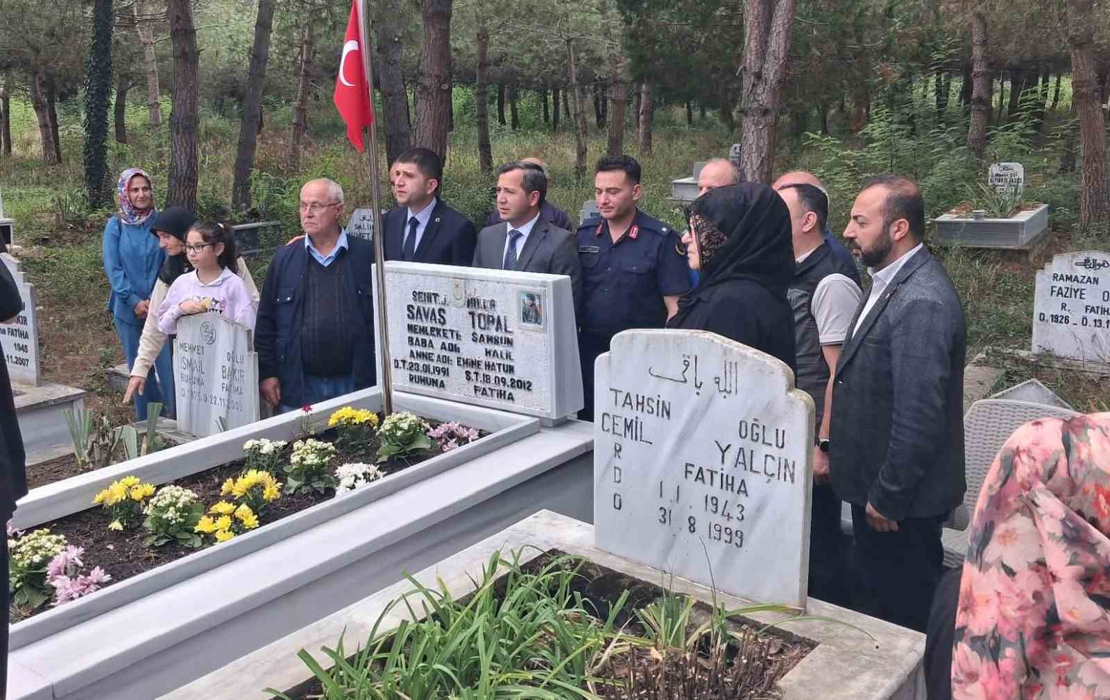 BİNGÖL’ÜN SOLHAN İLÇESİNDE 18 EYLÜL 2012 TARİHİNDE ŞEHİT DÜŞEN JANDARMA MUHABERE ER SAVAŞ TOPAL, ŞEHADETİNİN 14. YILINDA SAMSUN’UN ALAÇAM İLÇESİNDE MEZARI BAŞINDA DÜZENLENEN TÖRENLE ANILDI.