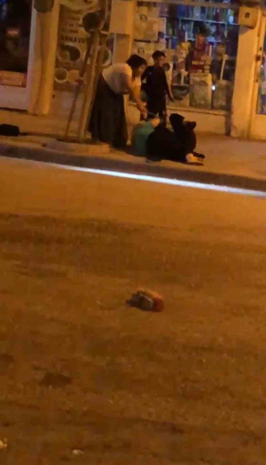 KARABÜK’TE İKİ GRUP ARASINDA CADDE ORTASINDA ÇIKAN SOPALI KAVGADA 1 KİŞİ YARALANDI.