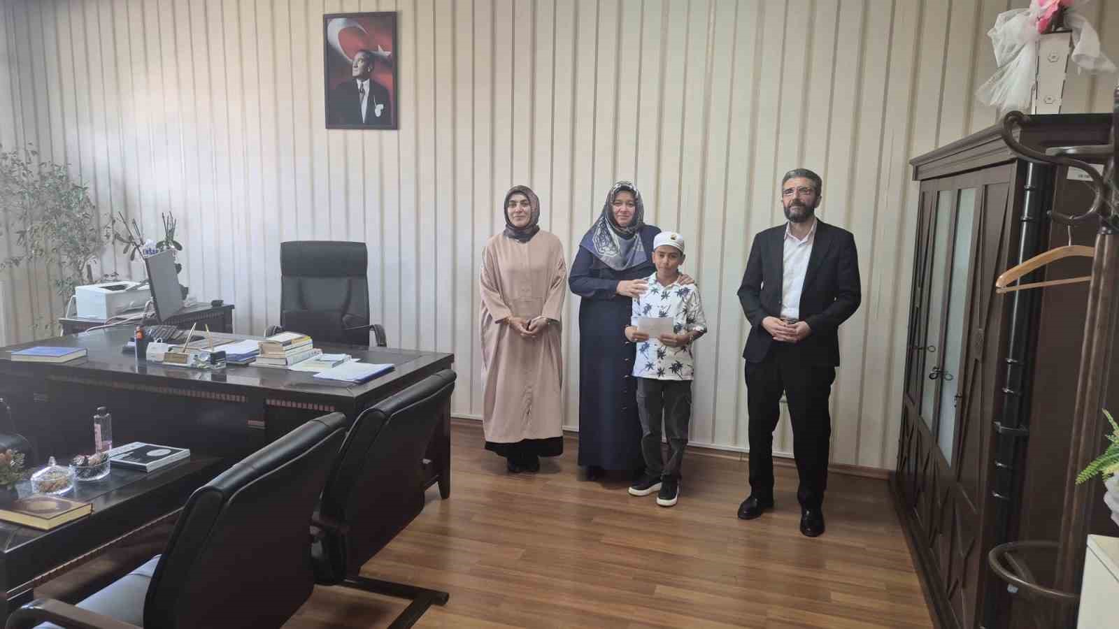 ERZURUM İL MÜFTÜLÜĞÜ TARAFINDAN HAFIZLIK EĞİTİMİ VERİLEN KUR'AN KURSU ÖĞRENCİLERİ ARASINDA DÜZENLENEN "KUR’AN-I KERİM’İ YÜZÜNDEN GÜZEL OKUMA YARIŞMASI" BÜYÜK BİR HEYECANA SAHNE OLDU.