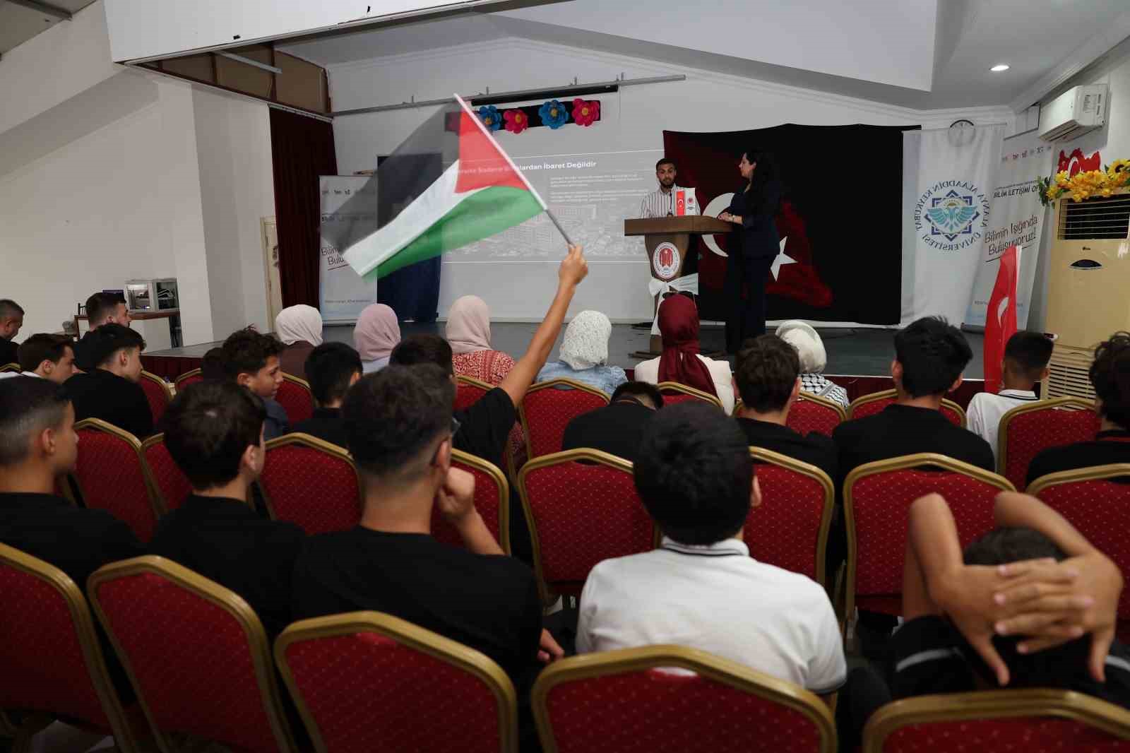 ALANYA ALAADDİN KEYKUBAT ÜNİVERSİTESİ (ALKÜ) BİLİM İLETİŞİMİ OFİSİ TARAFINDAN YAPILAN "GAZZE’DE ÖĞRENCİ OLMAK" İSİMLİ PROGRAMDA GAZZELİ ÖĞRENCİ KEREM SALEH VE GAZZE İSLAM ÜNİVERSİTESİ ÖĞRENCİSİ NUR NAİM EL-BAZ GAZZE’DEKİ YIKINTILAR ARASINDA ÜNİVERSİTE HAYATINI ANLATTILAR.
