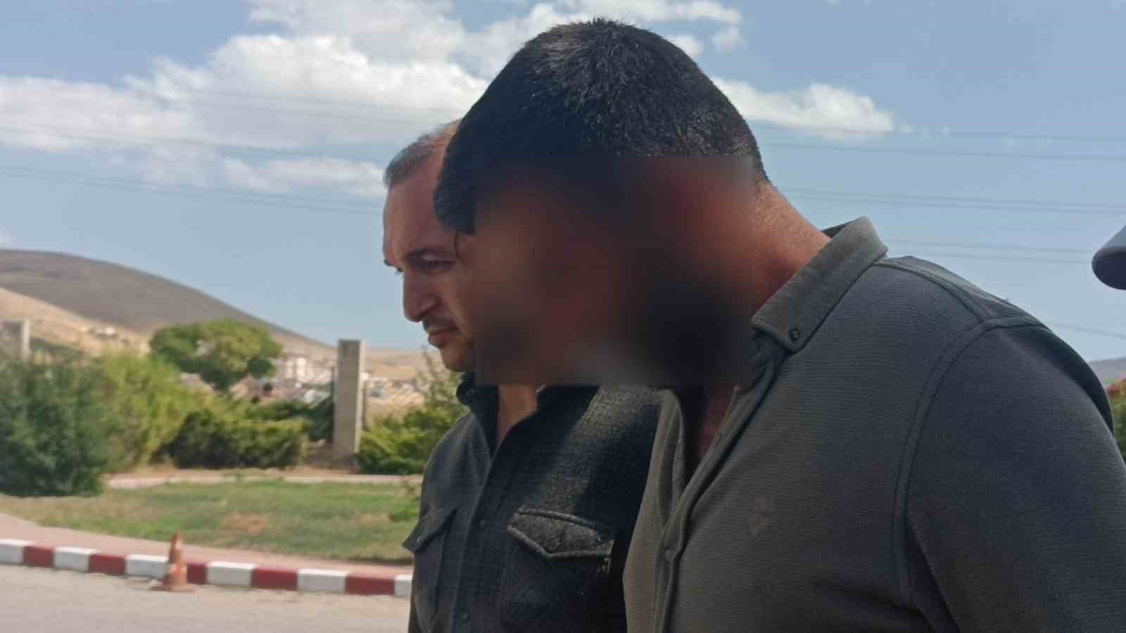 AİLENİN DİĞER ÇOCUKLARININ İDDİASI ÜZERİNE BEBEĞİ BORÇ KARŞILIĞI ALDIĞI İLERİ SÜRÜLEN M.K., JANDARMADA SÜREN SORGU SÜRECİNİN TAMAMLANMASININ ARDINDAN ÇIKARTILDIĞI SAVCILIKLA ADLİ KONTROL ŞARTIYLA SERBEST BIRAKILDI(ARŞİV)