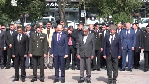 Ardahan'da 19 Eylül Gaziler Günü, düzenlenen tören ve çeşitli etkinliklerle kutlandı. Gazilere duyulan minnet ve şükranın ifade edildiği programda, kent protokolü, gaziler, öğrenciler ve çok sayıda vatandaş bir araya geldi.