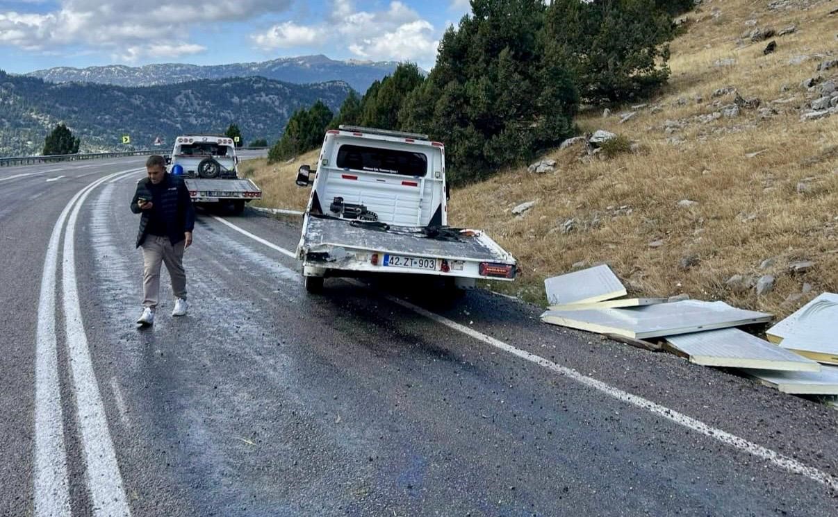 ANTALYA’NIN AKSEKİ İLÇESİNDE DÜN GECE VE BUGÜN SABAH SAATLERİNDE MEYDANA GELEN İKİ AYRI TRAFİK KAZASINDA 2 KİŞİ YARALANDI. KAZALARDA YARALANAN SÜRÜCÜLER, KALDIRILDIKLARI HASTANELERDE TEDAVİ ALTINA ALINDI. YARALILARIN HAYATİ TEHLİKELERİNİN BULUNMADIĞI BİLDİRİLDİ.
