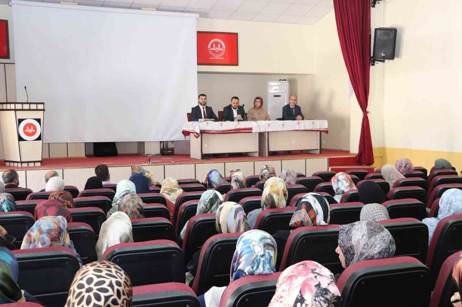 VALİ ŞİMŞEK’TEN DİN GÖREVLİLERİNE BAŞARI BELGESİ