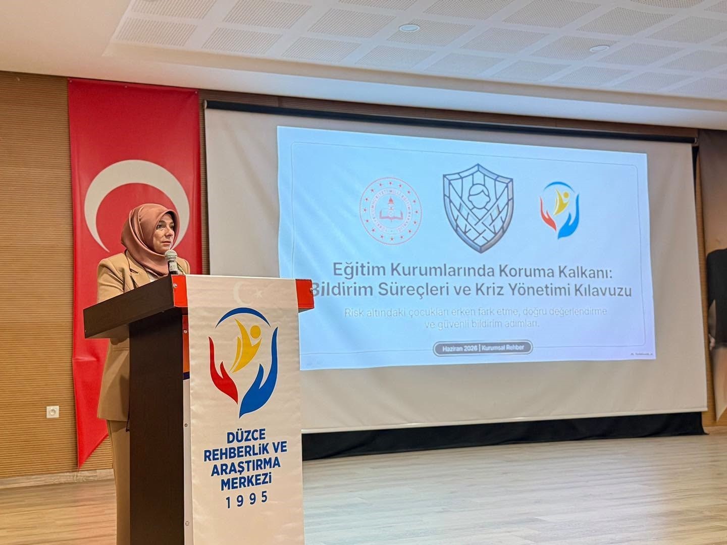 DÜZCE’DE OKUL YÖNETİCİLERİNE YÖNELİK DÜZENLENEN TOPLANTIDA ÖZEL EĞİTİM, REHBERLİK, KRİZE MÜDAHALE VE BEP SÜREÇLERİ ELE ALINDI.
