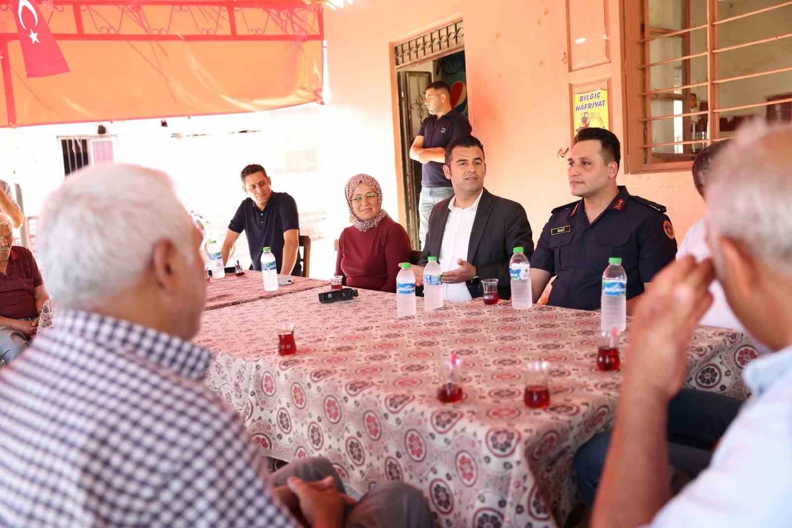 AKDENİZ KAYMAKAMI VE BELEDİYE BAŞKAN VEKİLİ MURAT BEŞİKCİ, MAHALLE ZİYARETLERİ KAPSAMINDA ÖZGÜRLÜK, HEBİLLİ, ESENLİ, IĞDIR VE YEŞİLOVA MAHALLELERİNDE VATANDAŞLARLA BİR ARAYA GELEREK TALEP, ÖNERİ VE ŞİKAYETLERİ DİNLEDİ.
