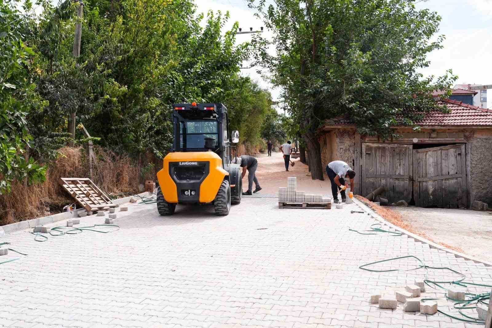 PELİTÖZÜ MAHALLESİNİN SOKAKLARI KİLİT PARKE OLUYOR