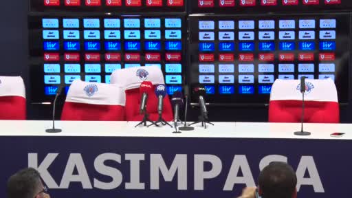 Konyaspor Teknik Direktörü İlhan Palut, milli takıma seçilen Adil Demirbağ ile ilgili, "Adil'in gerçekten inançlı çalışması, ne istediğini bilmesi, disiplinini ben gördüm ve bunun karşılığını aldığını görmek beni Adil kadar mutlu etti. Tebrik ediyorum, inşallah devamı gelir" dedi.