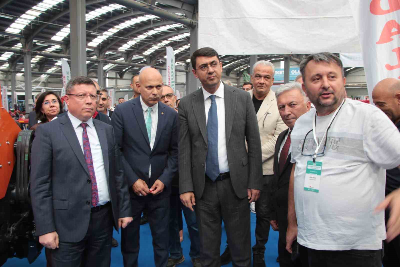 UŞAK’TA 17-20 EYLÜL TARİHLERİ ARASINDA ZİYARETÇİLERİNİ AĞIRLAYACAK OLAN "11. TARIM, HAYVANCILIK VE TEKNOLOJİLERİ FUARI" DÜZENLENEN TÖRENLE AÇILDI.